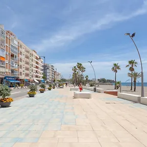  Holiday home Enjoy At Our Fully Equipped 2br Town House, Beach- 1min Spain